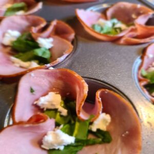 Ham cup with spinach and goat chese