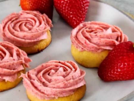 close up view of keto strawberry frosting on top of a lemonade flavored cookie